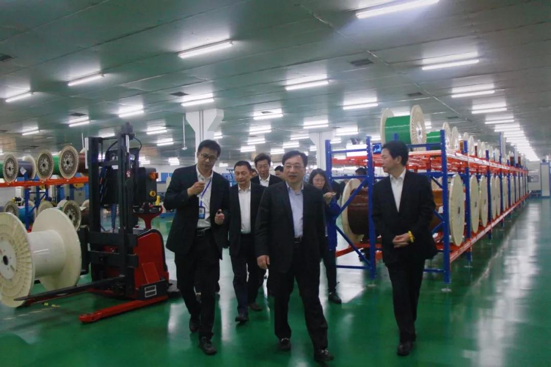 区委书记沈国芳为龙腾智能制造点“赞” 区委书记沈国芳为龙腾智能制造点“赞”