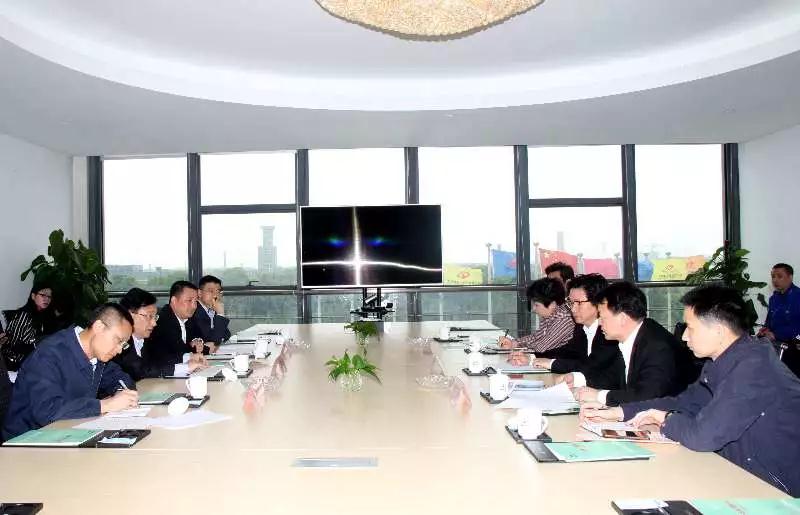 区委书记沈国芳为龙腾智能制造点“赞” 区委书记沈国芳为龙腾智能制造点“赞”