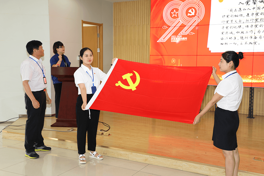 “联心”党建助燃高质量发展 ——龙腾国际将党的建设嵌入公司治理推进改革发展纪实