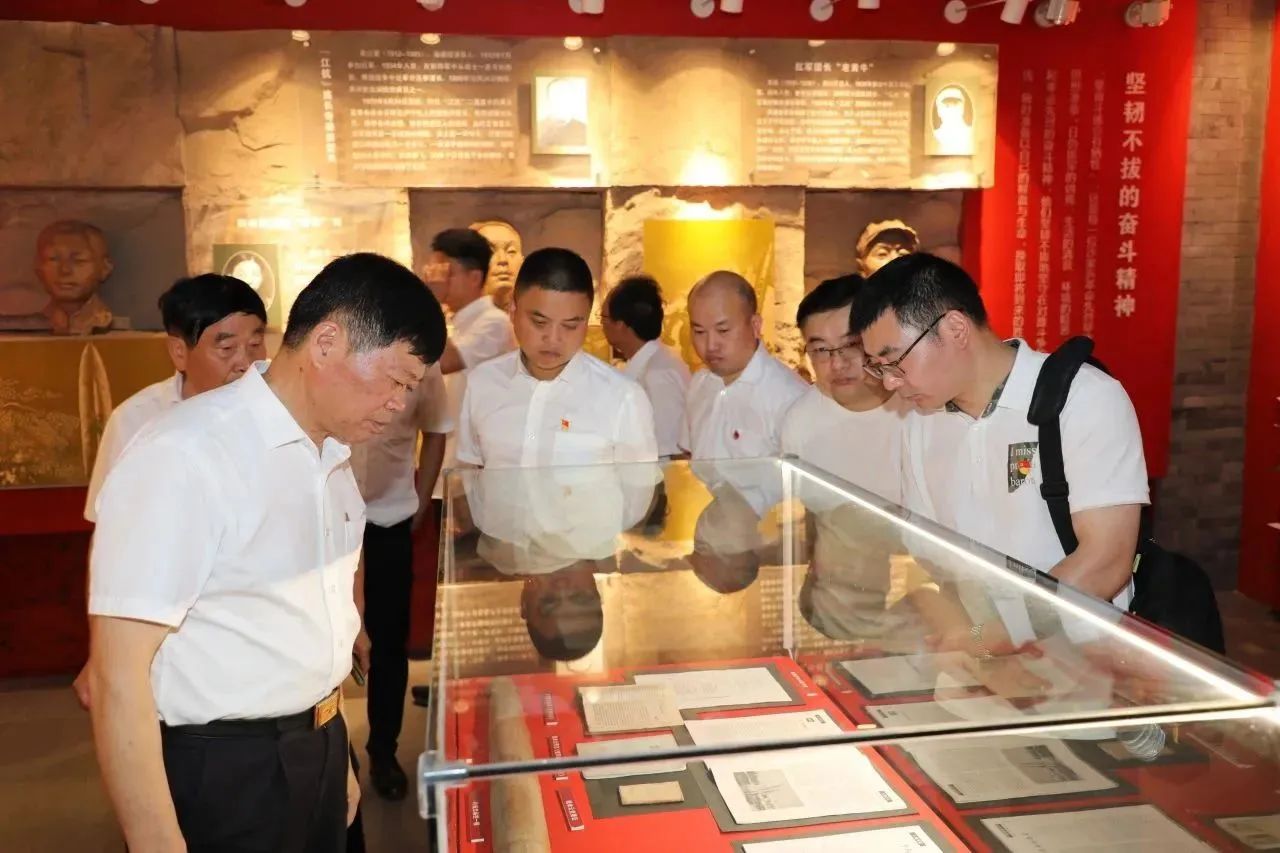 凝心聚力,砥砺前行龙腾国际召开“庆七一”党员大会 凝心聚力,砥砺前行龙腾国际召开“庆七一”党员大会