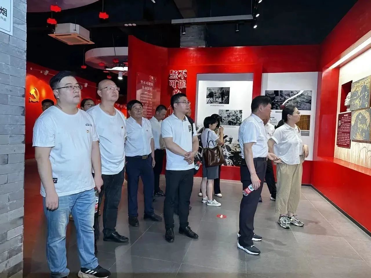 凝心聚力,砥砺前行龙腾国际召开“庆七一”党员大会 凝心聚力,砥砺前行龙腾国际召开“庆七一”党员大会