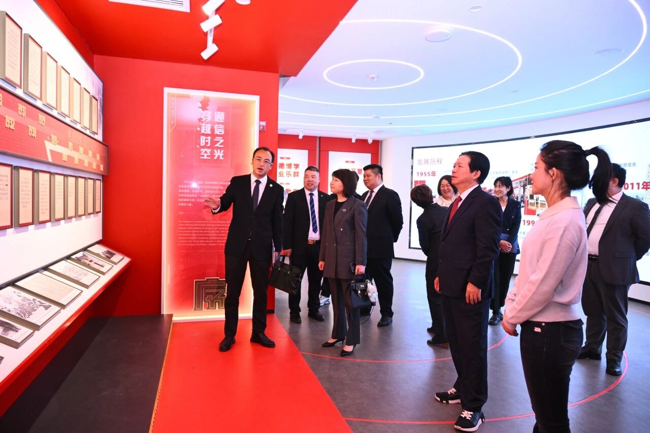 承七十校庆荣光 启校企协同新程——龙腾国际向北京邮电大学捐赠仪式圆满举行