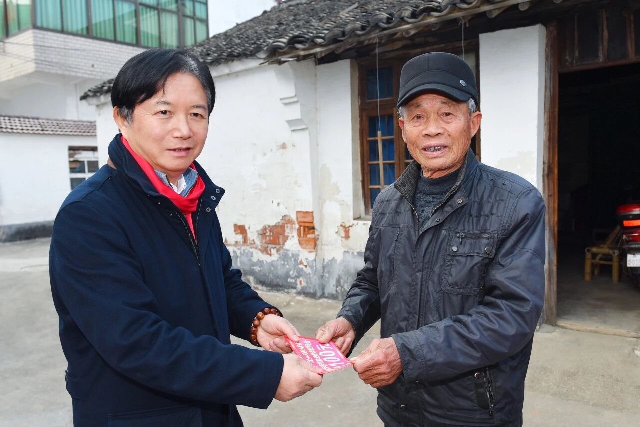 从1000元“涨到”2100元！龙腾国际连续11年为家乡老人发放新春助老善款